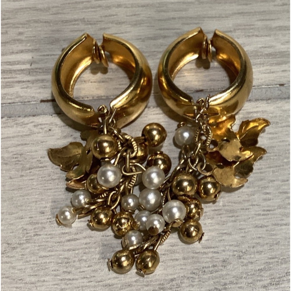 Goldtone Clip On Earrings w/ Faux Pearl Stones‎ & Leaves Dangle Vintage A19